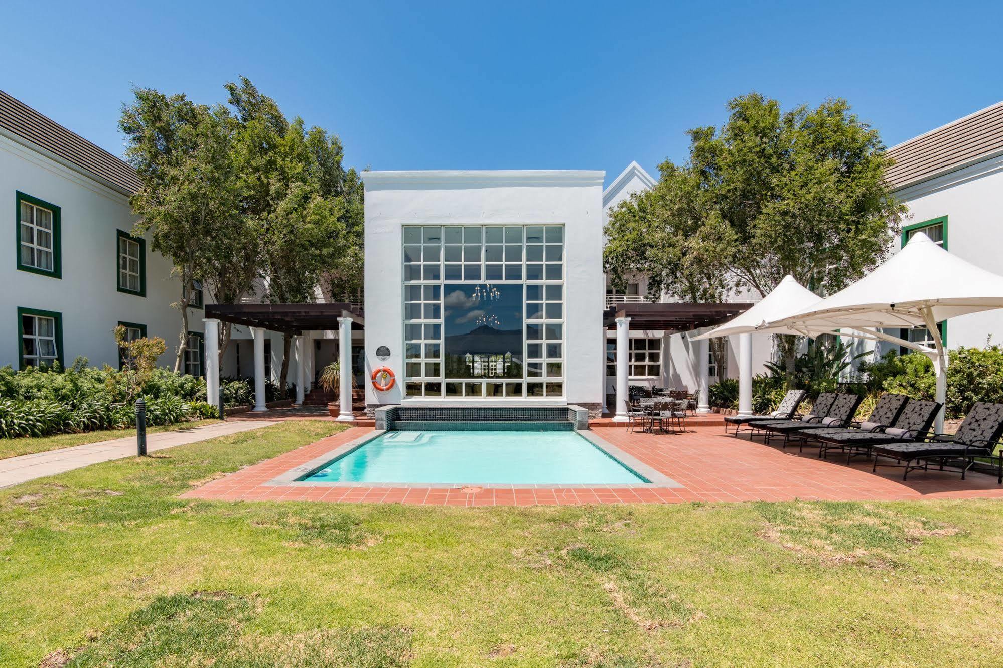Grandwest 3* Epping
